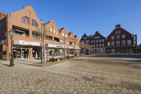 Commercial building on the market square