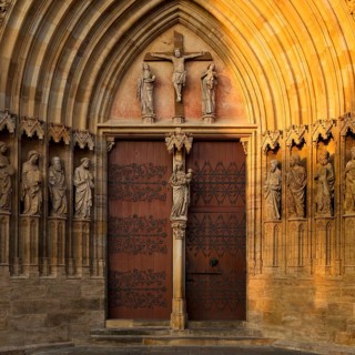 Triangle portal with the twelve apostles