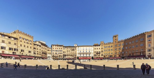 Fan-shaped main square