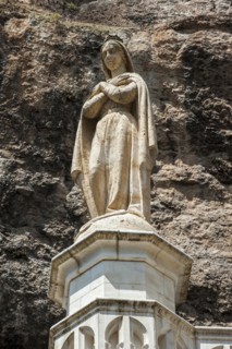 Statue of the Virgin Mary on the Chapelle Notre-Dame de Rocamadour