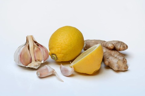 Ingredients for lemon garlic cure, lemon, garlic, ginger