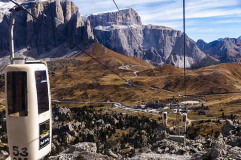 Cable car from the Sella Pass to the Sassolungo Pass, Sella Pass and Sella massif in the background, Dolomites, South Tyrol, Italy, Europe