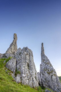Stone Virgins, rock needles in the Eselsburg Valley, landscape of the Swabian Alb near Herbrechtingen, Baden-Wuerttemberg, Germany, Europe