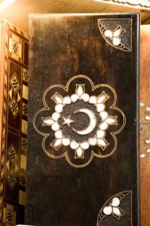 Metal islamic crescent moon icon