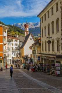 Pedestrian zone in the tourist town of Sankt Ulrich, Antonius Chapel in the back, Val Gardena, Dolomites, South Tyrol, Italy, Europe