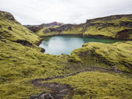 Tjarnargigur crater lake, moss-covered volcanic landscape, Laki crater landscape, highlands, South Iceland, Suourland, Iceland, Europe