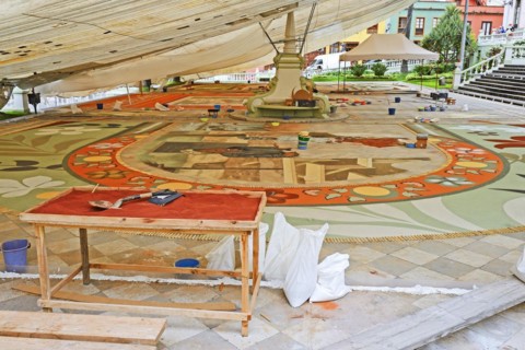 Artists create pictures from coloured sand, Plaza del Ayuntamiento, La Orotava, Tenerife, Canary Islands, Spain, Europe