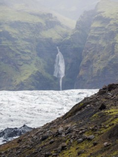 Glacier, Solheimajoekull, Solheimajoekull, glacier tongue of Myrdalsjoekull with inclusion of volcanic ash, waterfall behind, near Ring Road, Suourland, South Iceland, Iceland, Europe
