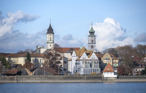 Lakeside promenade and steeples of the church Muenster Unserer Lieben Frau and St. Stephans Church, Lindau Island, Lake Constance, Bavaria, Germany, Europe