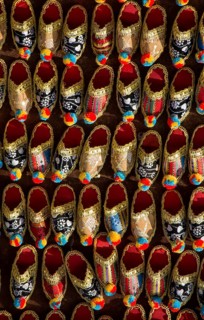 Set of turkish Ottoman leather slipper in bazaar in Istanbul