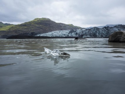 Glacier, ice in glacier lagoon, Solheimajoekull, Solheimajoekull, glacier tongue of Myrdalsjoekull with inclusion of volcanic ash, near Ring Road, Suourland, South Iceland, Iceland, Europe