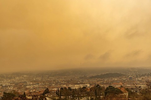 Rare weather phenomenon, dust and sand from the Sahara are in the air and colour the sky yellow, Sahara dust, Stuttgart, Baden-Wuerttemberg, Germany, Europe