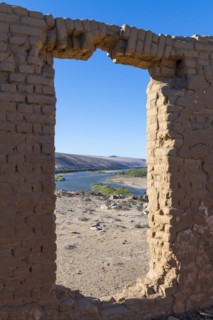 Ruin of the Hohenfels police station from German colonial times, in the back the Orange River