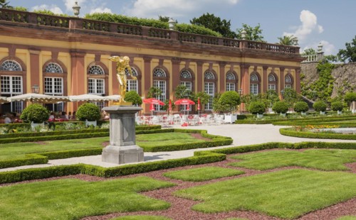 Weilburg Renaissance Castle, built 1533, 1572, lower orangery with fruit espaliers, Weilburg an der Lahn, Hesse, Germany, Europe