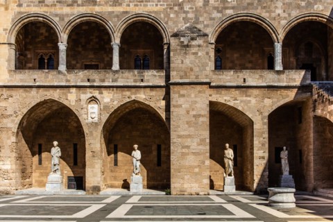 Inner courtyard surrounded by arcades with statues from Hellenistic and Roman times, Grand Masters Palace built in the 14th century by the Johnnite Order, fortress and palace for the Grand Master, UNE...