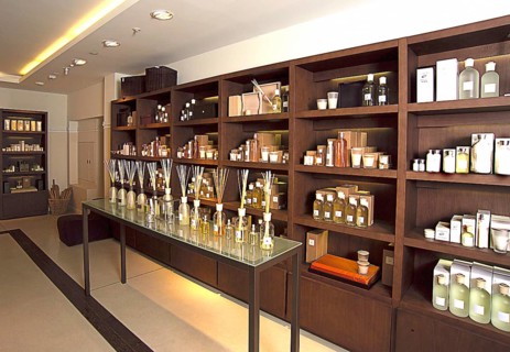 Perfumery department in the department stores', fragrances, cosmetics, perfume, brand products, internationality, body care, deodorant, shower care, shaving, soaps, make-up, facial care, hair styling