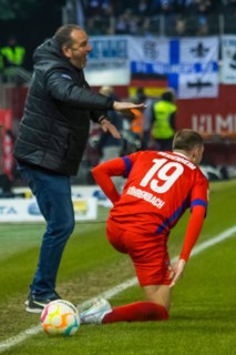 Coach Frank SCHMIDT substitutes Jonas FOEHRENBACH