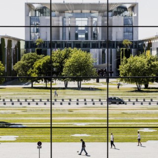 People stand out between Paul-Loebe-Haus and the Federal Chancellery in Berlin, 22.06.2022., Berlin, Germany, Europe