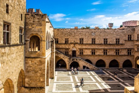 Inner courtyard surrounded by arcades with statues from Hellenistic and Roman times, Grand Masters Palace built in the 14th century by the Johnnite Order, fortress and palace for the Grand Master, UNE...