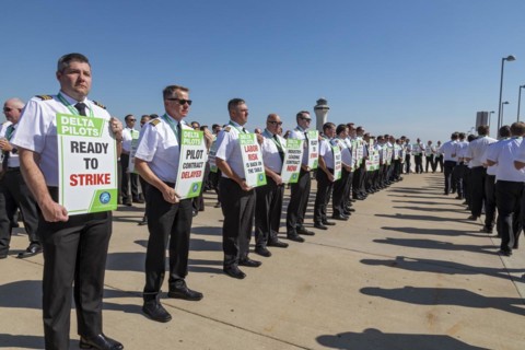 Detroit, Michigan USA, 30 June 2022, Delta Air Lines pilots picket at Detroit Metro Airport