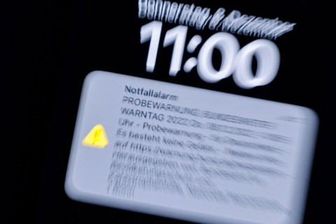 Symbol photo: A message for the Nationwide Warning Day 2022 appears on a smartphone. Emergency alert, trial warning, Nationwide Warning Day 2022 Thu. 08.12.2022, 10:59 hrs, trial warning. Berlin, 08.1...