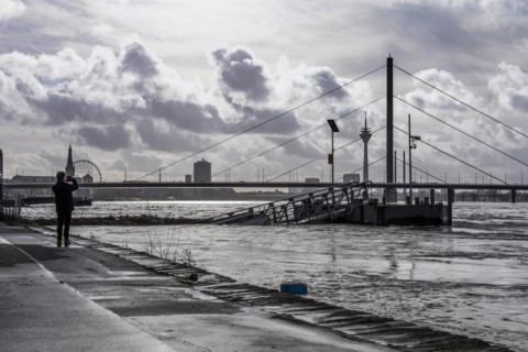 Flooding on the Rhine in Duesseldorf, a flooded pier at Oberkassel Bridge, city centre, old town, skyline, Duesseldorf, North Rhine-Westphalia, Germany, Europe