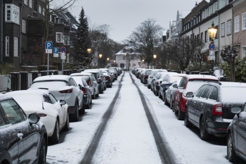 Snow in Duesseldorf, road conditions, little traffic, cautious driving, winter, overfrozen wetness, slippery snow, ruts, Duesseldorf, North Rhine-Westphalia, Germany, Europe