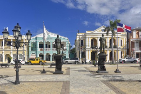 Colonial houses with statues by Juan Pablo Duarte and General Gregorio Luperon in Parque Independenzia in Centro Historico, Old Town of Puerto Plata, Dominican Republic, Caribbean, Central America