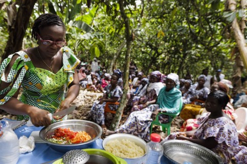 Training of woman on the cocoa plantation of the Cooperative Rasso in Agboville, 23.02.2023. Lecture on proper nutrition by a nutrition expert of the Cooperative., Agboville, Cote Divoir