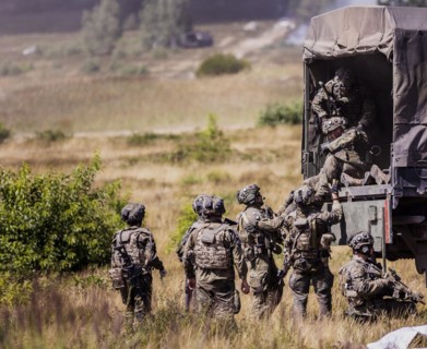 Soldiers of the Jaegerbataillo taken during a rescue of casualties in the context of a simulated combat situation at the Bundeswehr Combat Training Centre in Letzlingen, The soldiers wear AGDUS equipm...