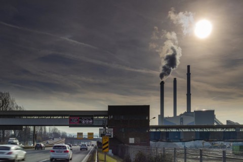 Fine dust alert in Stuttgart, motorists are asked to refrain from driving due to poor air quality, chimneys of the Gaisburg combined heat and power plant of EnBW Energie Baden-Wuerttemberg, Stuttgart,...