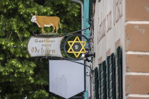 Inn sign Gasthaus Ochsen with brewers star, guild sign of the brewers, Riegel am Kaiserstuhl, Baden-Wuerttemberg, Germany, Europe