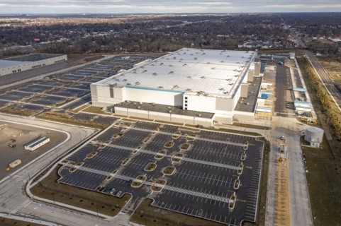 Detroit, Michigan USA, 7 January 2023, A newly-built $400 million Amazon fulfillment center, the largest in Michigan, remains idle as Amazon announced plans to lay off 18, 000 workers as the national ...
