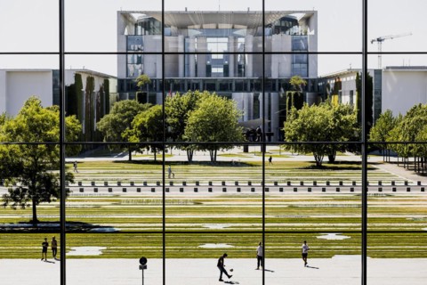 People stand out between Paul-Loebe-Haus and the Federal Chancellery in Berlin, 22.06.2022., Berlin, Germany, Europe