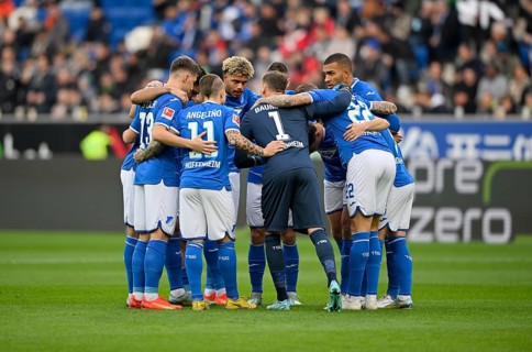 Teambuilding, circle of the team in front of the start of the match, TSG 1899 Hoffengheim, PreZero Arena, Sinsheim, Baden-Wuerttemberg, Germany, Europe