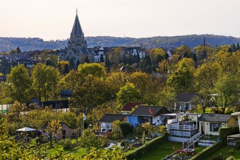 Nordstadt allotment garden association, A46 motorway and Elberfeld-Nord cemetery church, Wuppertal, Bergisches Land, North Rhine-Westphalia, Germany, Europe