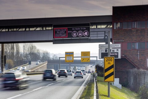 Fine dust alert in Stuttgart, motorists asked to refrain from driving due to poor air quality, Stuttgart, Baden-Wuerttemberg, Germany, Europe