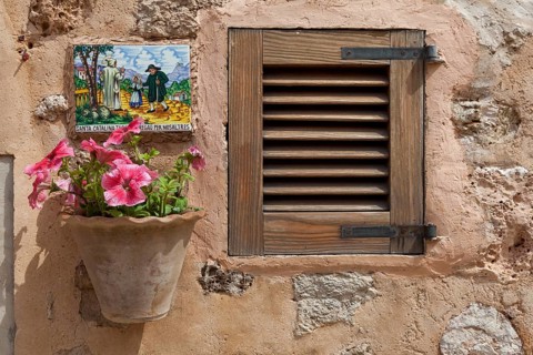 Typical tile and flower decoration, Valldemossa, Majorca, Balearic Islands, Spain, Europe