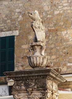 Pig statue, Pitigliano, Tuscany, Italy, Europe