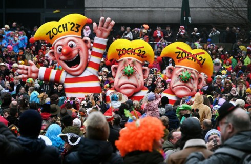 Theme floats by Jaques Tilly: Finally, Rose Monday procession again after a 2-year break, Rose Monday procession in Duesseldorf, North Rhine-Westphalia