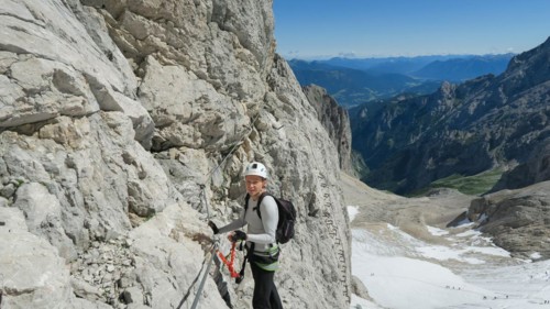 Passage via ferrata with a large exposure and an amazing view of the mountain range and the glacier. Zugspitze massif