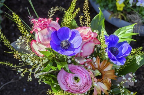 Grave decoration with roses