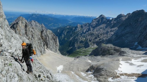 Passage via ferrata with a large exposure and an amazing view of the mountain range and the glacier. Zugspitze massif