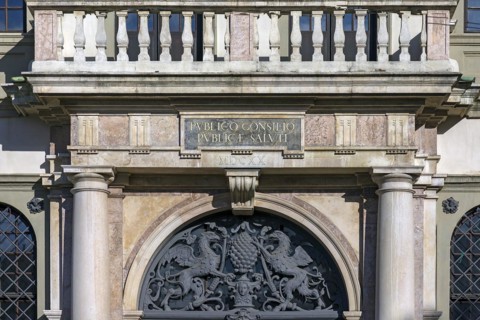 City coat of arms and balcony above the entrance portal of the town hall