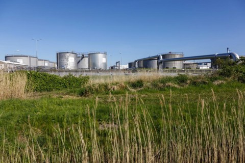 Brunsbuettel tank farm of the Heide refinery