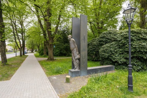 Monument to shipyard workers by Waldemar Otto in Wilhelmshaven on Marktstrasse