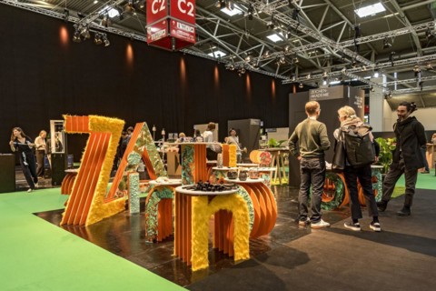 Plastic letters