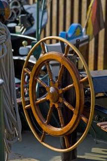 Wooden steering wheel of a flat-bottomed ship