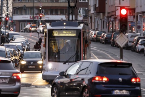 Tram traffic on Ackerstrasse at Worringer Platz