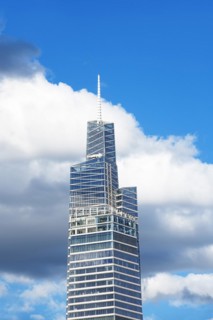Summit One Vanderbilt Building with mirror cabinet at 370 metres
